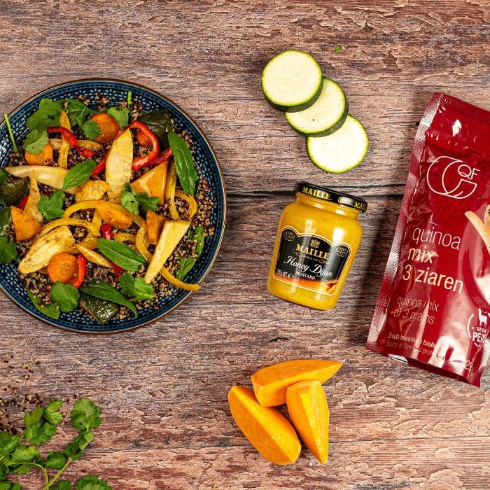 Sałatka z quinoą i pieczonymi warzywami